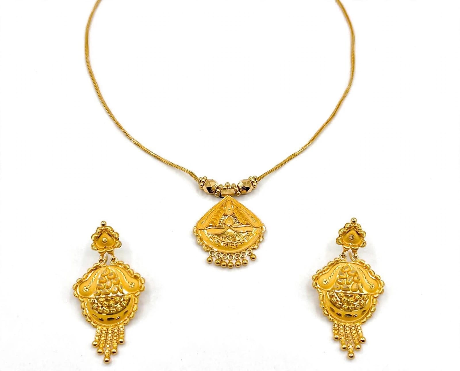 22ct Hallmark Gold Kanthi Set  - Designer Paan Latkan Pendant Set